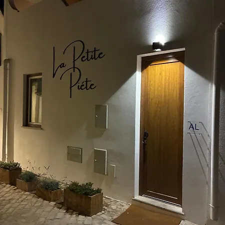 La Petite Piete Nyaraló